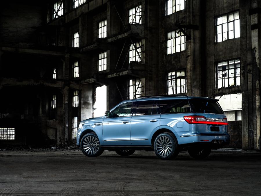  Lincoln Navigator Presidential 2017 года  (CN) (фото 34 из 40)